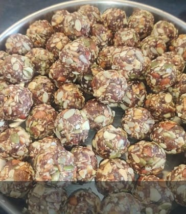 Dryfruits laddu with seeds