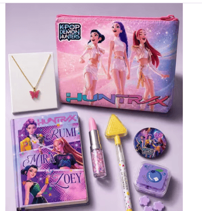K-Pop Demon Hunters Huntrix Gift Combo – 7 Items in 1 Set for Girls with Pouch, Diary, Pen, Pencil, Badge, Soap Case & Butterfly Pendant K-Pop Demon Hunters Huntrix Gift Combo – 7 Items in 1 Set for Girls with Pouch, Diary, Pen, Pencil, Badge, Soap Case & Butterfly Pendant