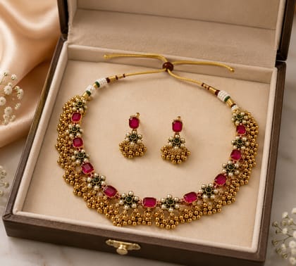 Traditional Gold-Plated Pink Stone and Beaded Necklace Set with Earrings Traditional Gold-Plated Pink Stone and Beaded Necklace Set with Earrings