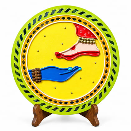 Krina Art Gallery Handmade Decorative Wall Plate – Traditional Folk Art with Vibrant Colours, Intricate Embellishments and Artistic Border for Home Décor, Office Decoration and Gifting