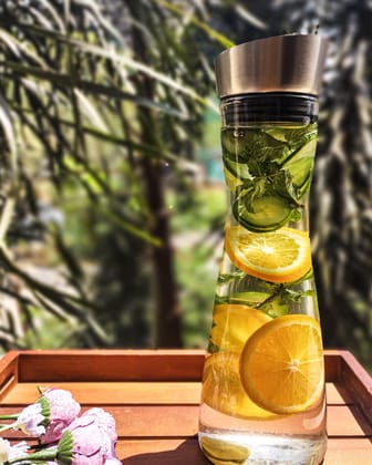 NATURALLYOURS Glass Carafe 1000 ML - Borosilicate Glass Water Pitcher, Durable and Heat Resistant, Perfect for Home, Kitchen, and Office Use (Transparent)