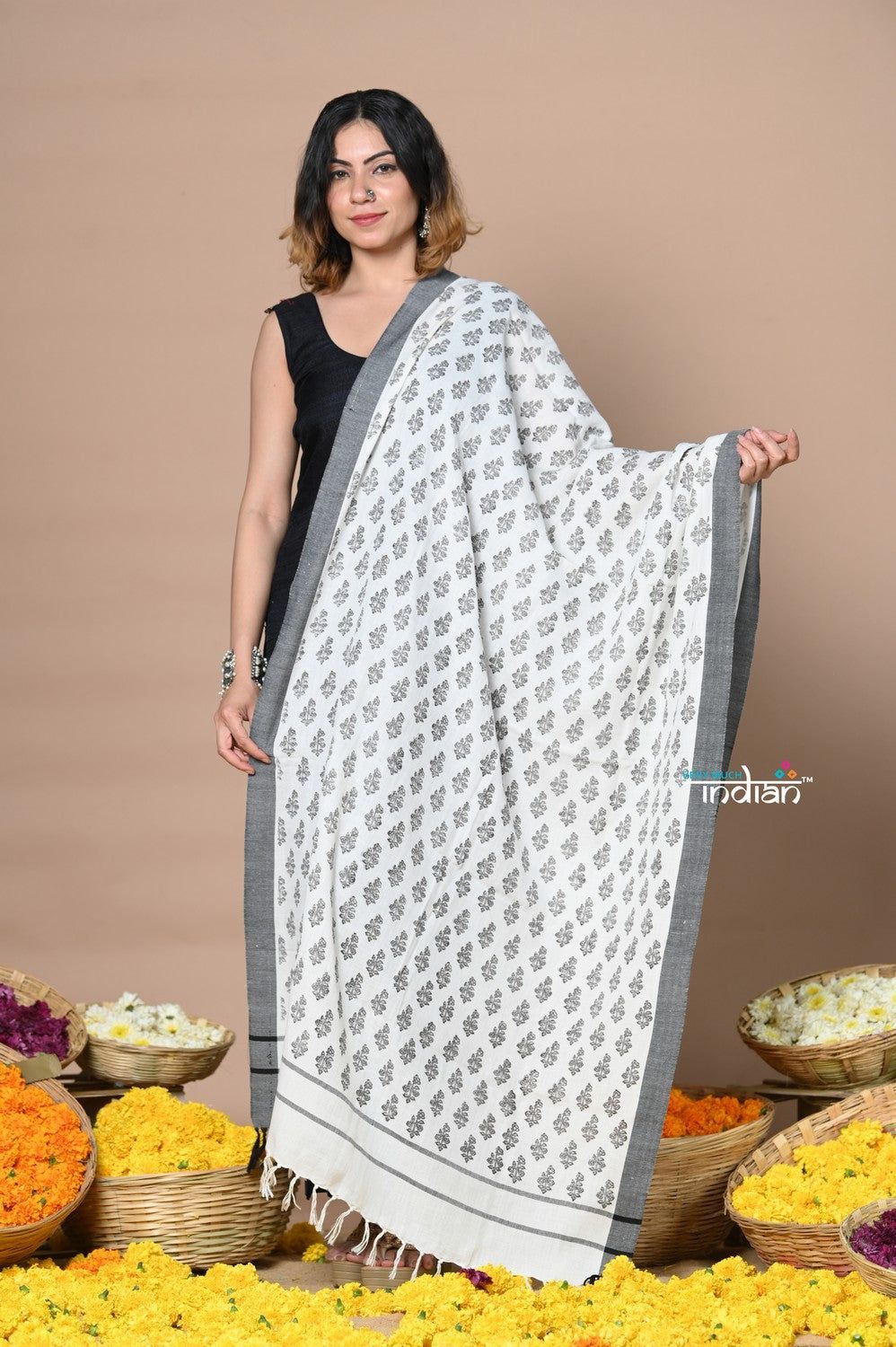 Rajsi~Handloom Pure Cotton Dupatta With Beautiful Handweave and Designer Tassels ~ Light Grey