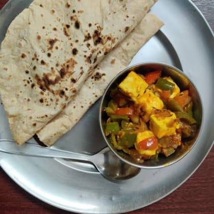 Paneer Jalfrezi with Roti - 90 kg - One serving containing paneer jalfrezi and roti