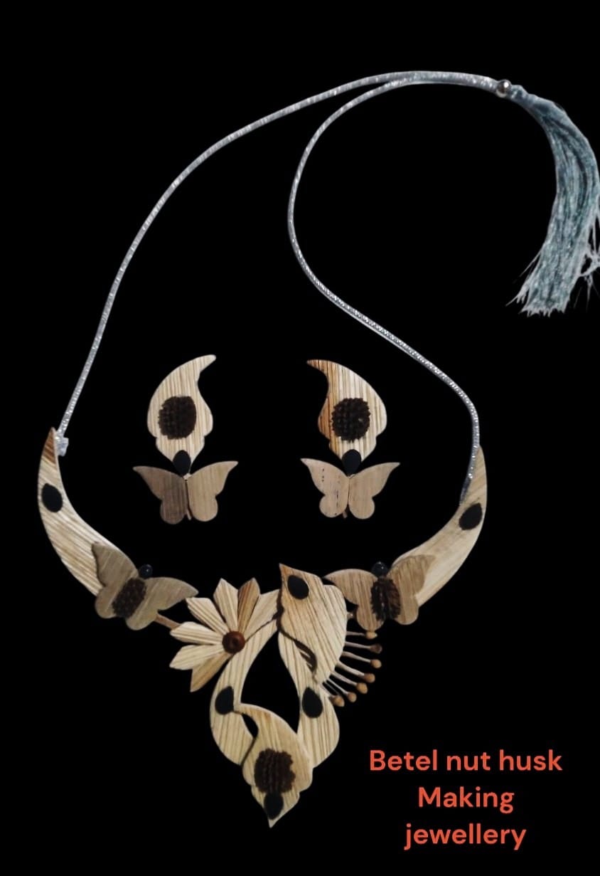 Batel nut husk making jewellery