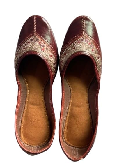 Traditional Jaipuri Leather Juttis, Maroon with Gold Embroidery, Handcrafted Indian Footwear, Ethnic Style