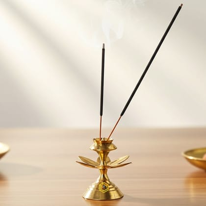 Brass Kamal Patta Agarbatti Stand No. 5, Height : 2.4 Inch (ZMAS147 D)