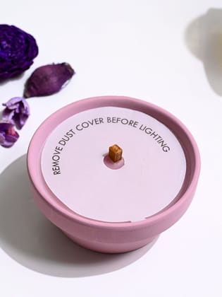 Elegant Pink Ceramic Pot Candle with Wooden Wick Elegant Pink Ceramic Pot Candle with Wooden Wick