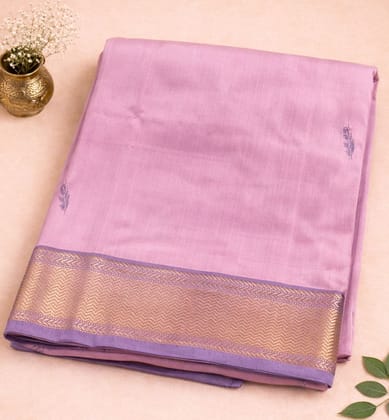 Traditional Handloom Maheshwari Silk-Blend Saree Traditional Handloom Maheshwari Silk-Blend Saree