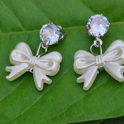 pearl earing