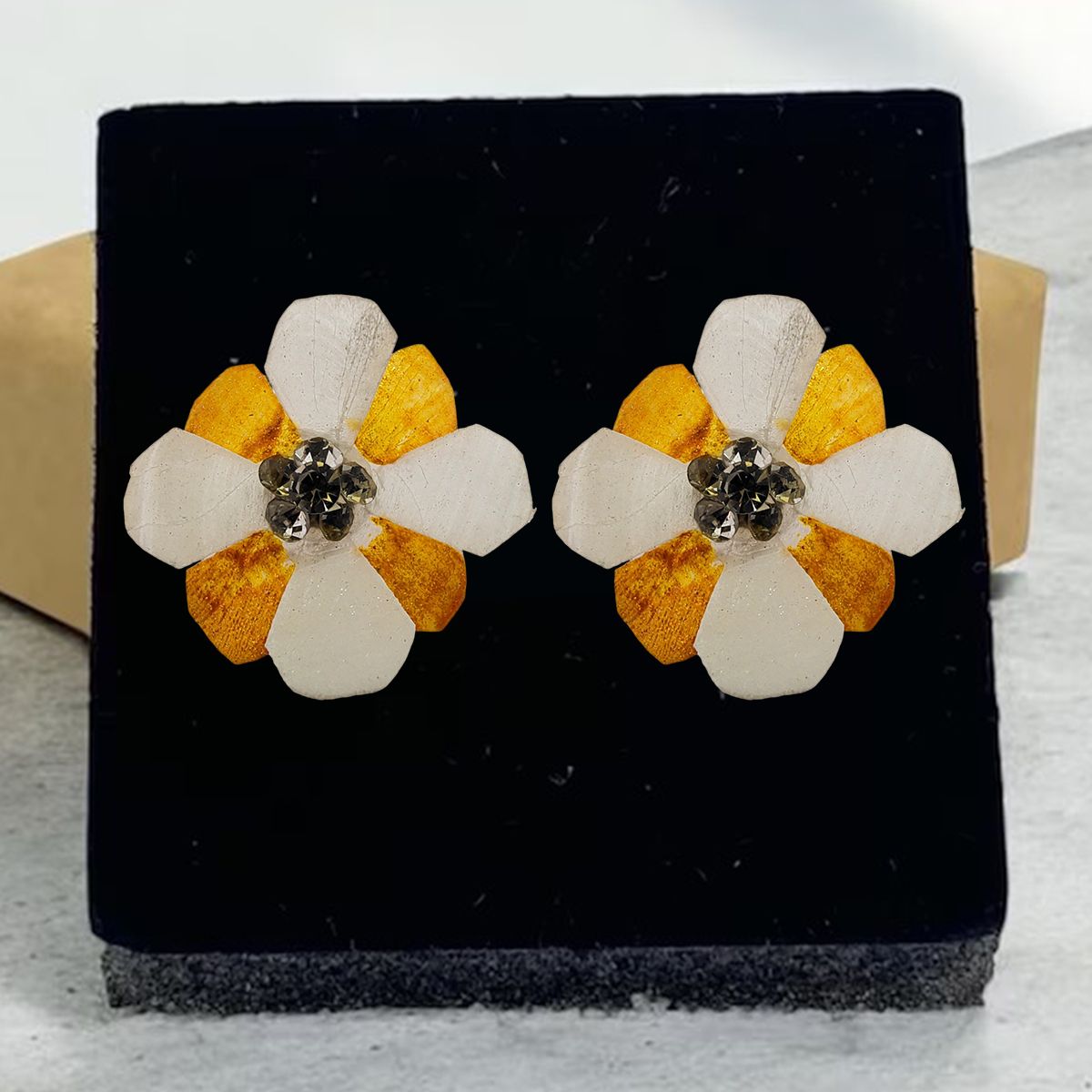 Small-Style Fish Scale Earrings | Yellow & White