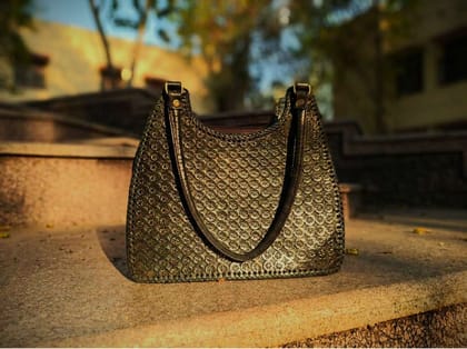 HerCloche Handle Tote