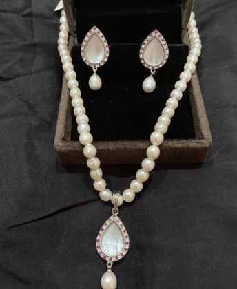 Multicolor Serene Pearl Necklace Set For Women