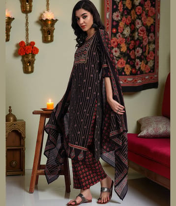 Pannkh Women Cotton Embroidered Straight Kurti With Pants ( Black )