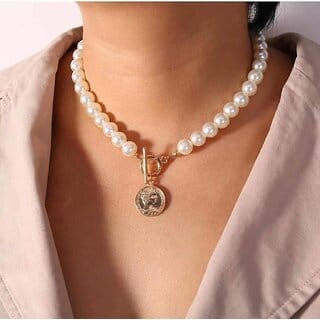 Stylish fancy charming pearl necklace