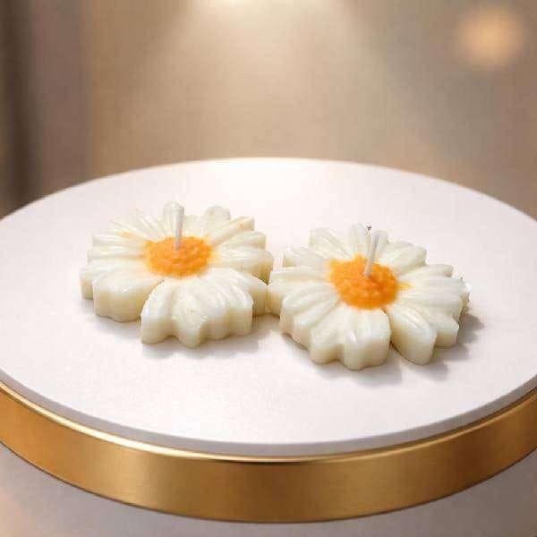 Decorative White Yellow Daisy Candles