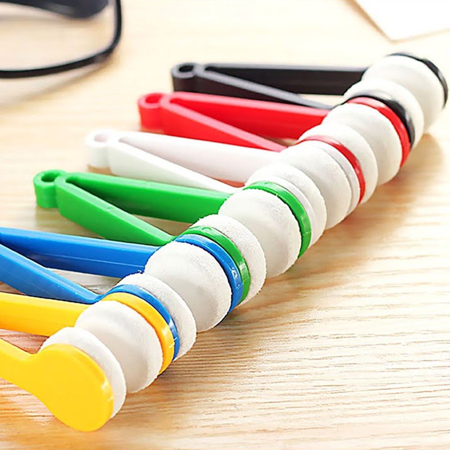 5 Pc Goggle Cleaner With Box used for cleaning glasses and goggles and can be used in all kinds of places like household and official.