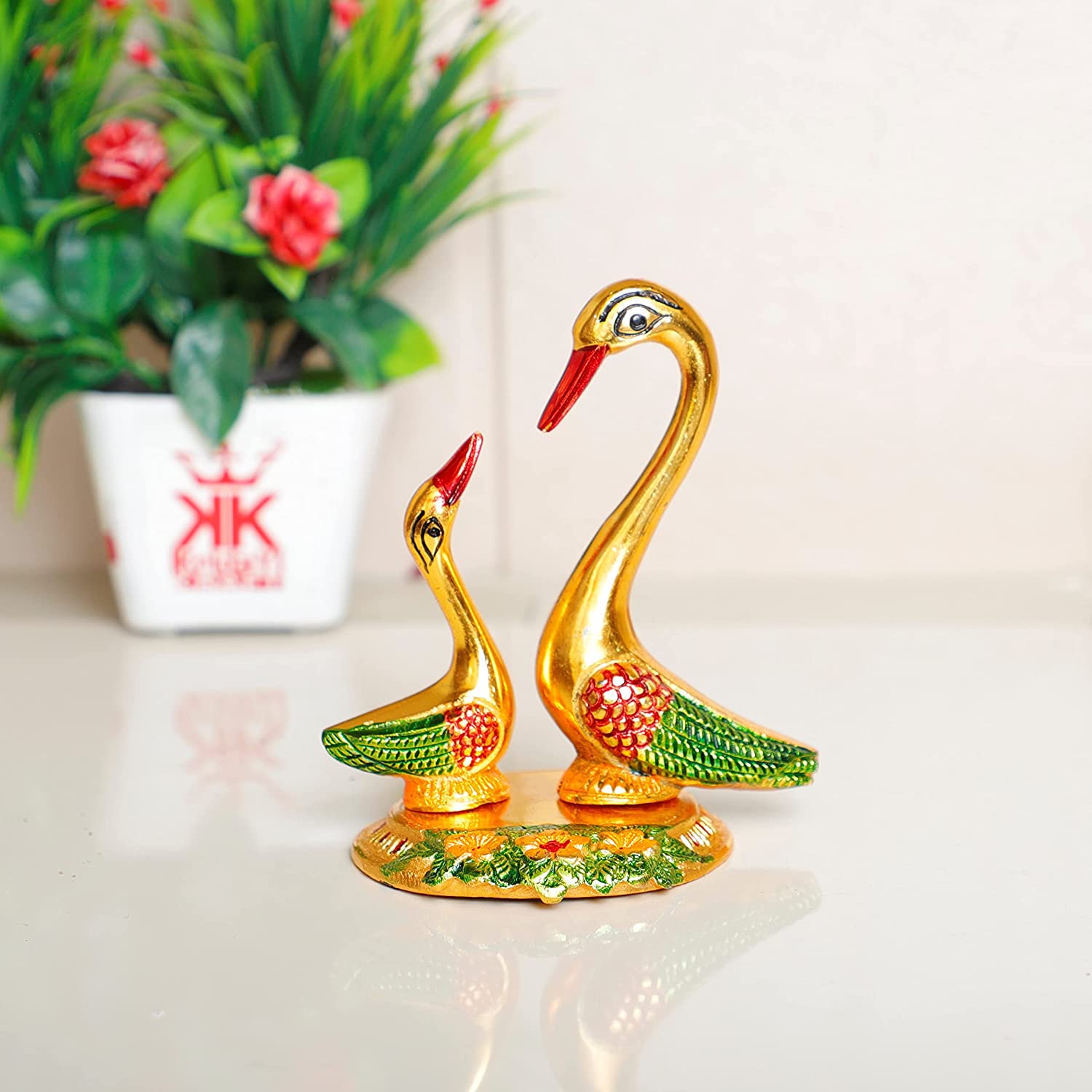 DreamKraft Multicolor Love Birds swan Set Pair of Kissing Duck Metal Statue