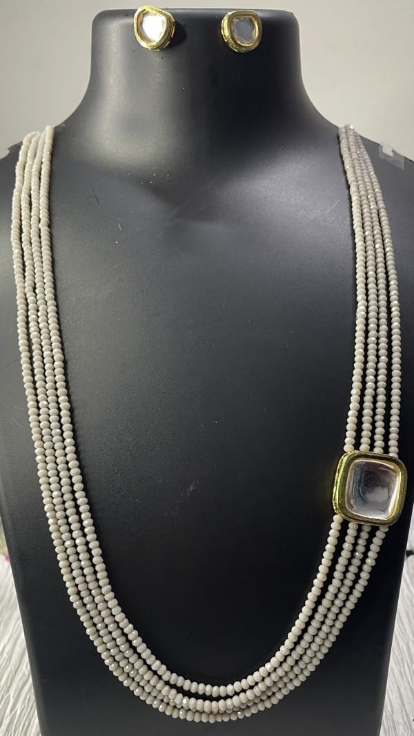 Kundan Grey Festive Necklace Set with Pendant and Earrings