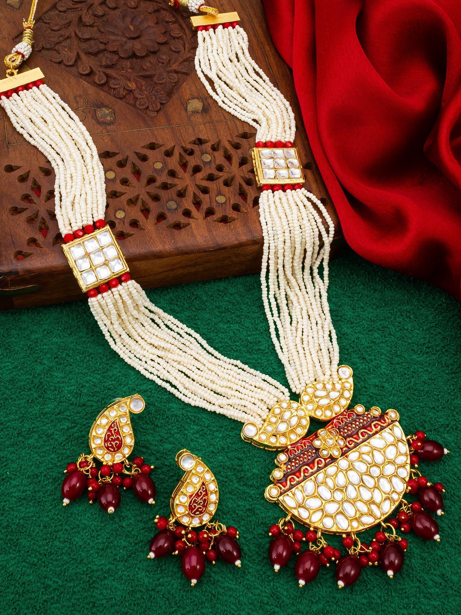 Morison Elegant Gold Necklace Set Redefining Traditional Charm