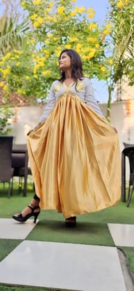 White & Gold Empire-Waist Flared Anarkali Kurti – Size S