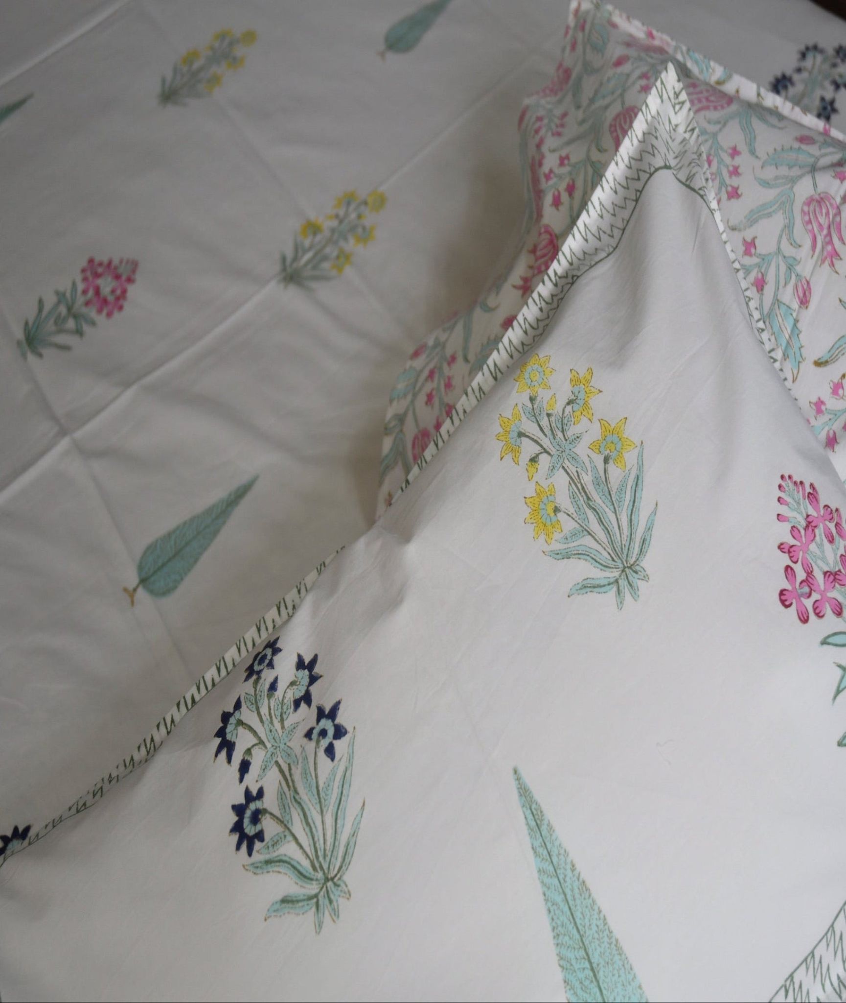 Classic Paanch Buta Handblock Cotton Bedsheet Super King (108 x 108) inches bedsheet