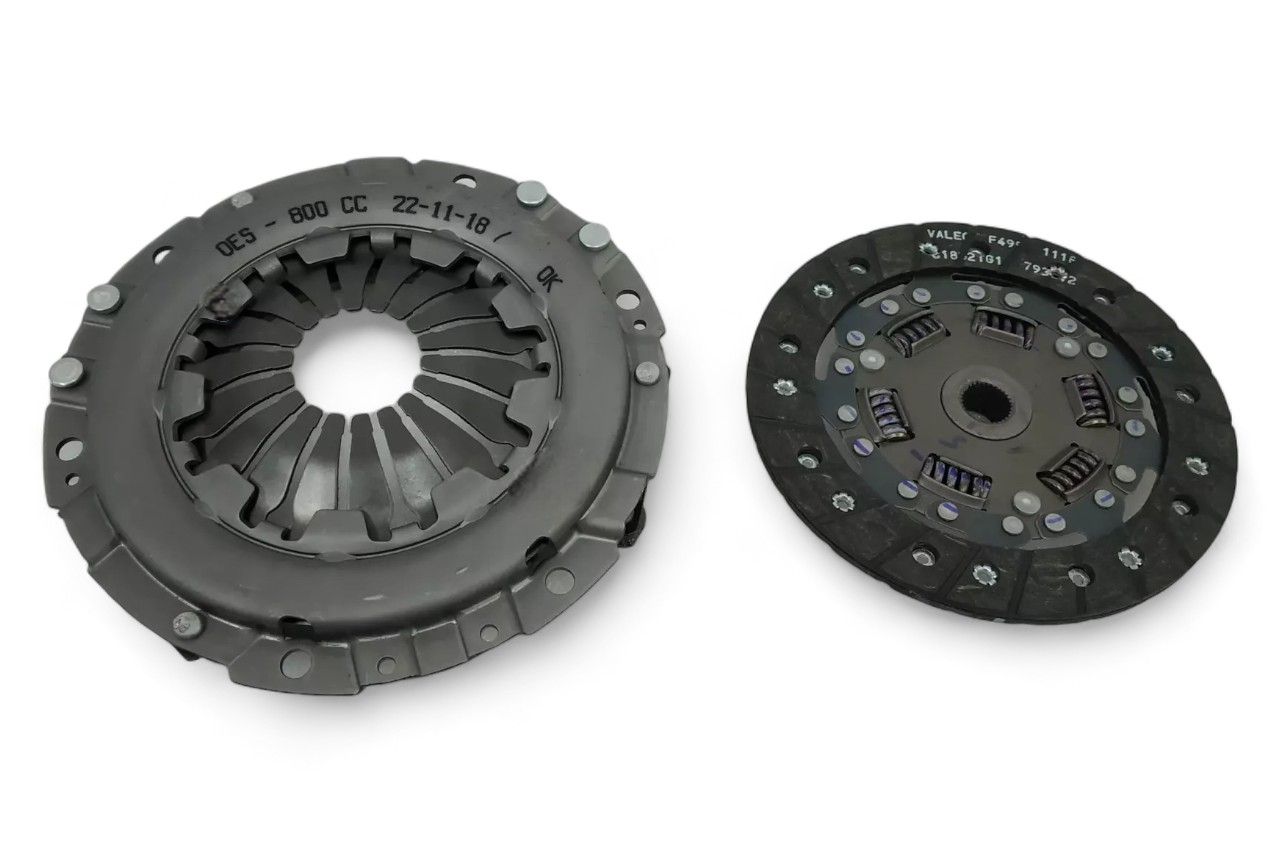 Maruti Suzuki Clutch Set (Disc+Pressure Plate) 22011M78421