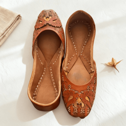 Handcrafted Tilla Kadayi Jutti Handcrafted Tilla Kadayi Jutti