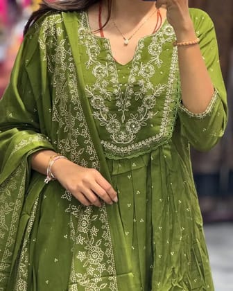 Enjoy your festival with our Very Beautiful 3ps suit Set