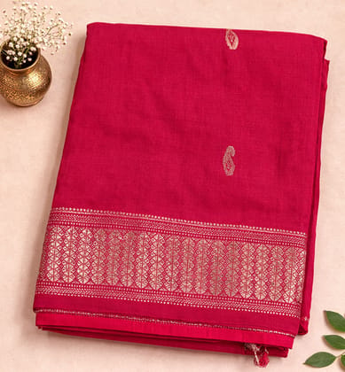 Traditional Handloom Maheshwari Silk-Blend Saree Traditional Handloom Maheshwari Silk-Blend Saree