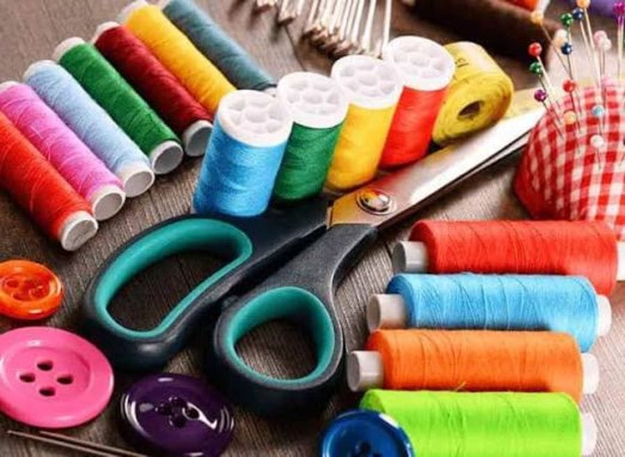 Professional Multipurpose Sewing Kit with Scissors and Threads