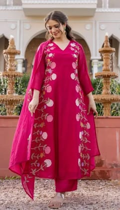 Vaidehi Fashion Women Cream Floral Embroidered Chanderi Kurta Set with Dupatta Embroidered, Floral Print Kurta, Trouser/Pant & Dupatta Set