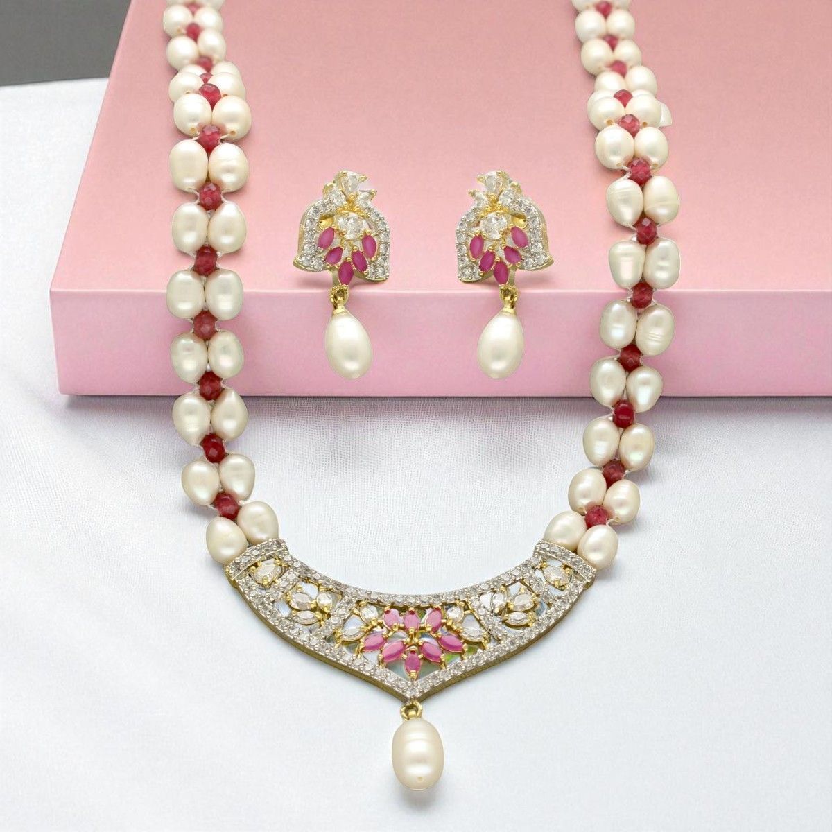 Belinha Pearl Necklace Set