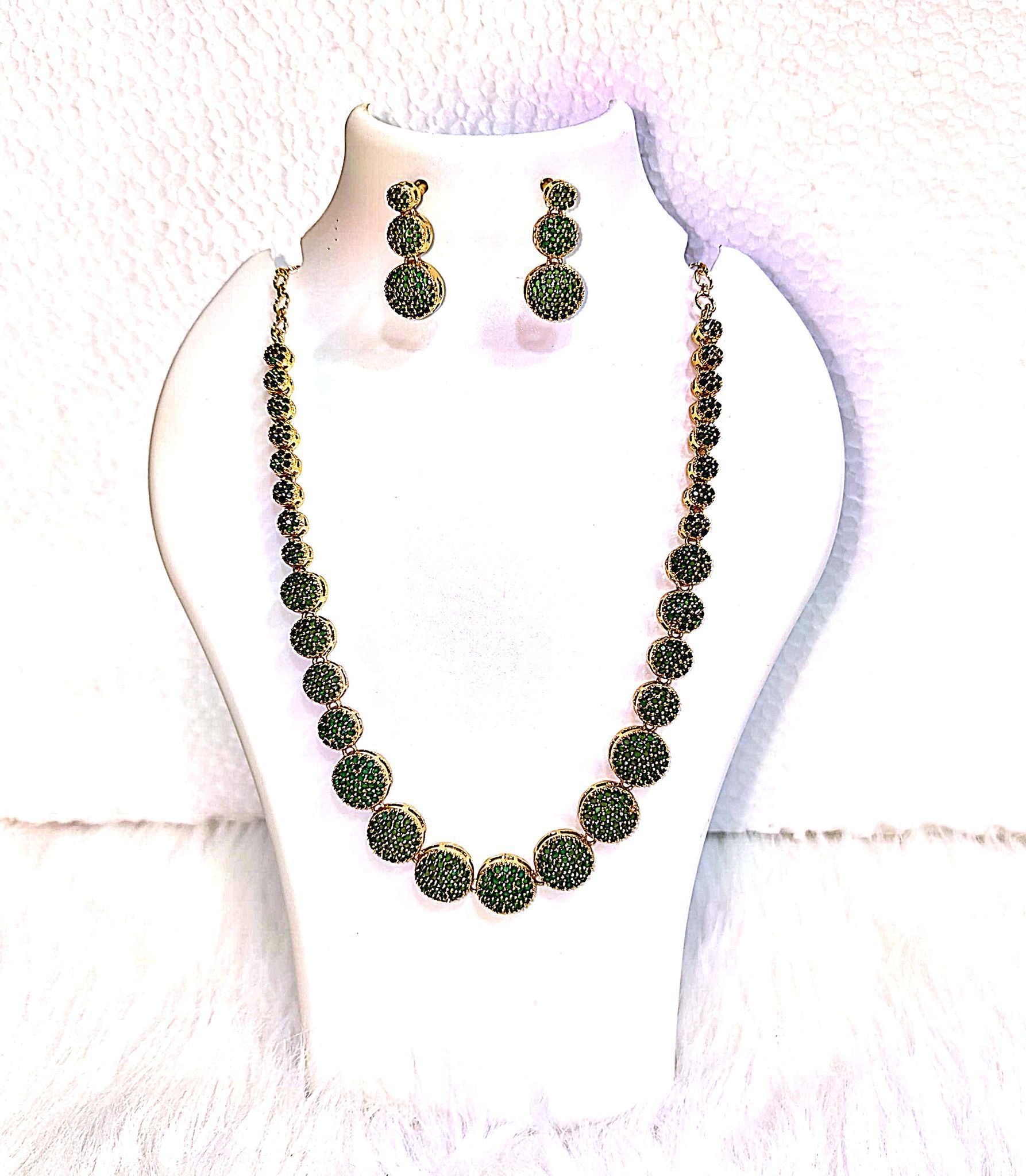 "Alloy gold plating Stunning Emerald and Gold Necklace Set"