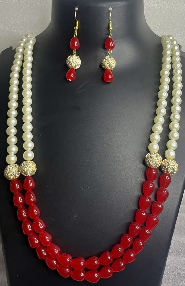 White and red necklace set