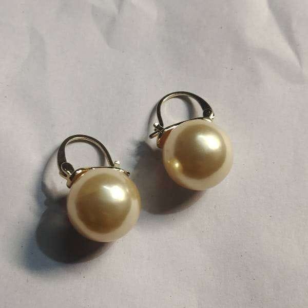 pearl earing