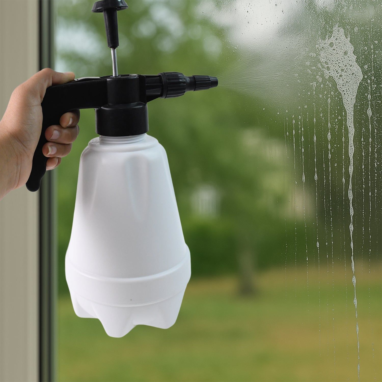 1.5L Heavy-Duty Plastic Pressure Spray Bottle with Adjustable Nozzle