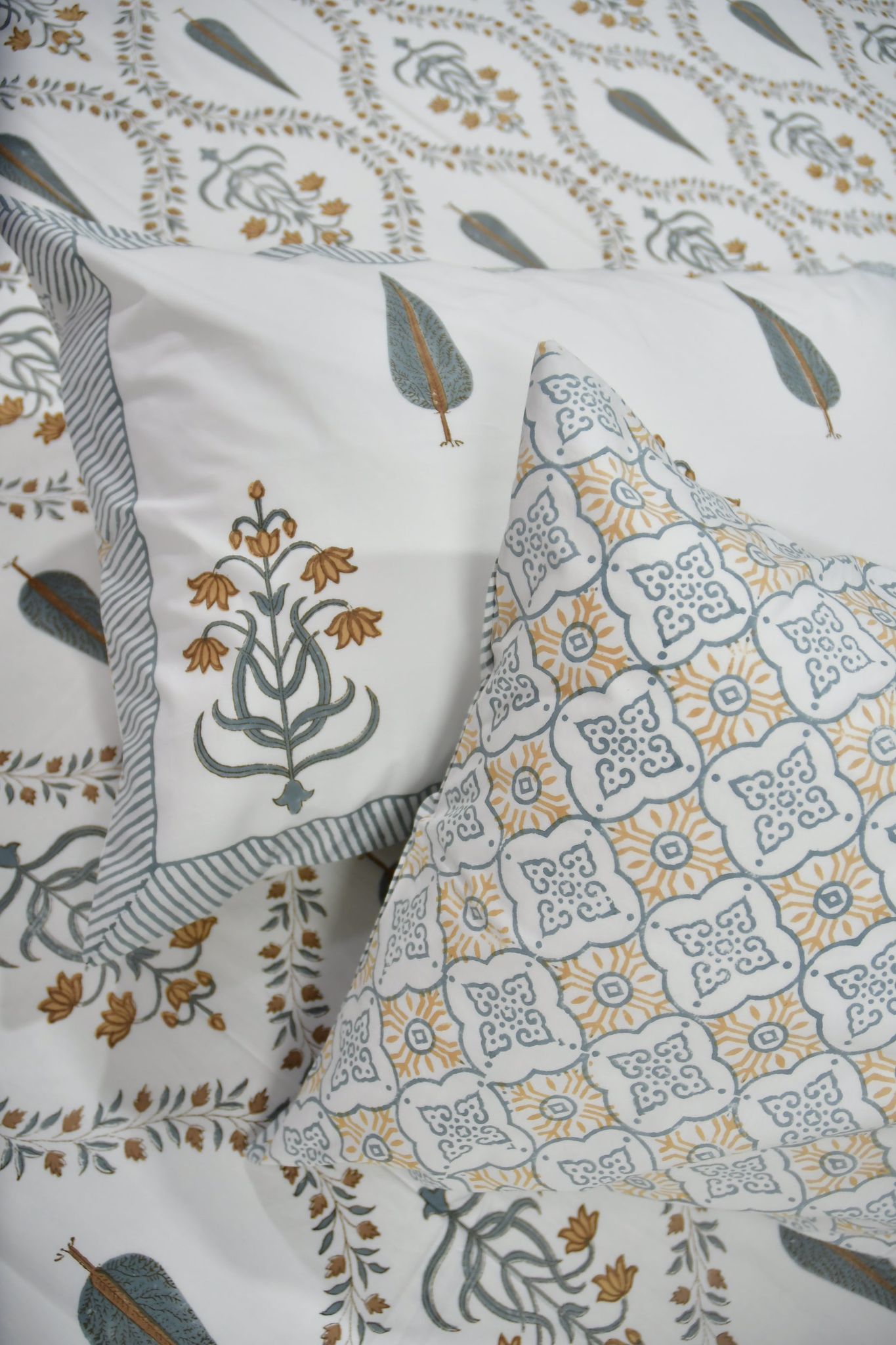Yellow Mughal Jaal Bedsheet : Sunshine & Mughal Majesty King 90x108 inches