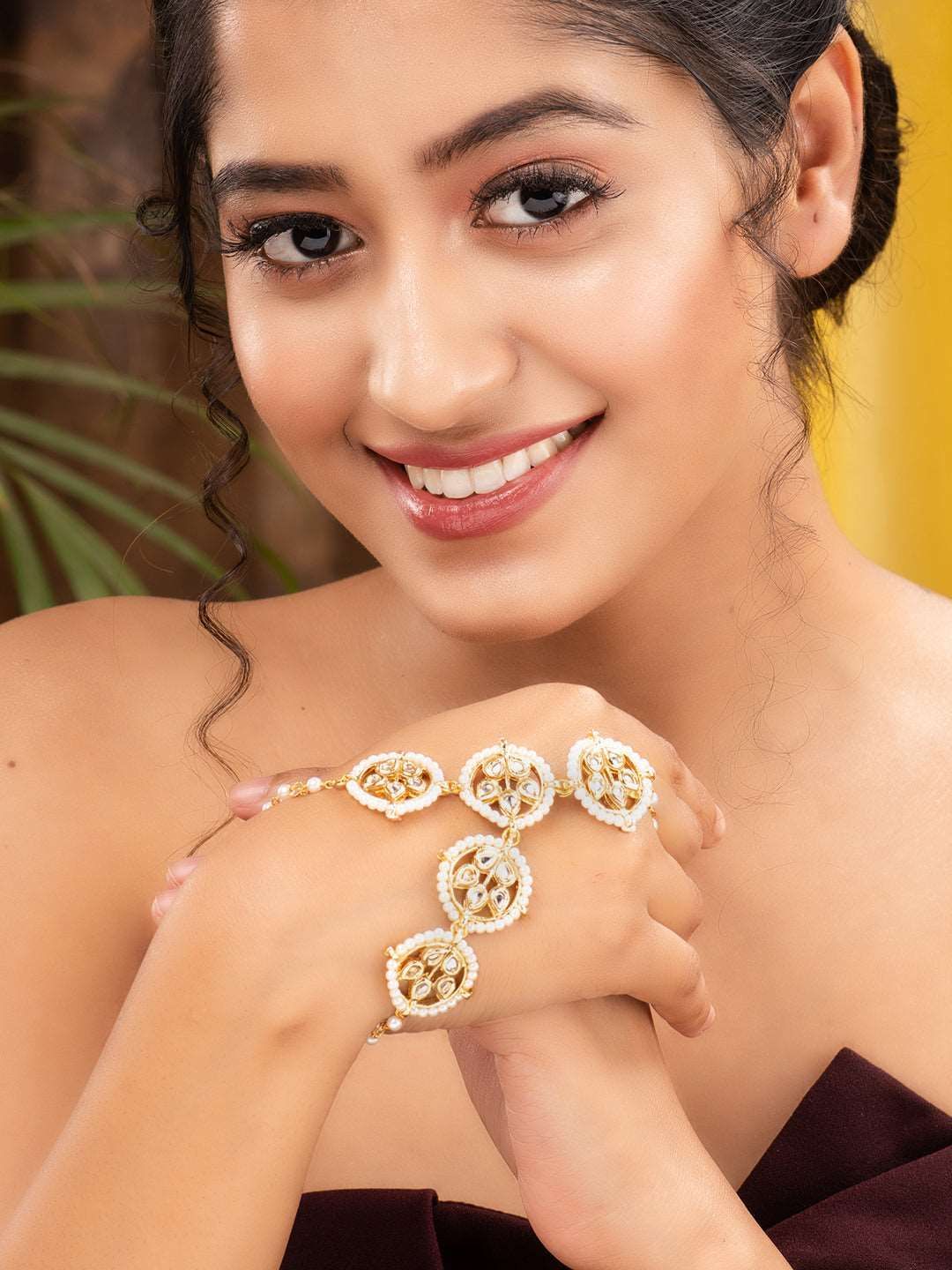 Gold Plated Kundan stidded Hathpool
