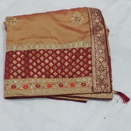 Beautiful Saree with blouse ? (Golden And Maroon )