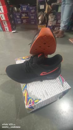 SPORTS SHOES