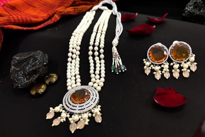 SMITAM JEWELS Baadshahi Haar Emerald Green and Citrine Yellow Pearl Necklace Set with Earrings