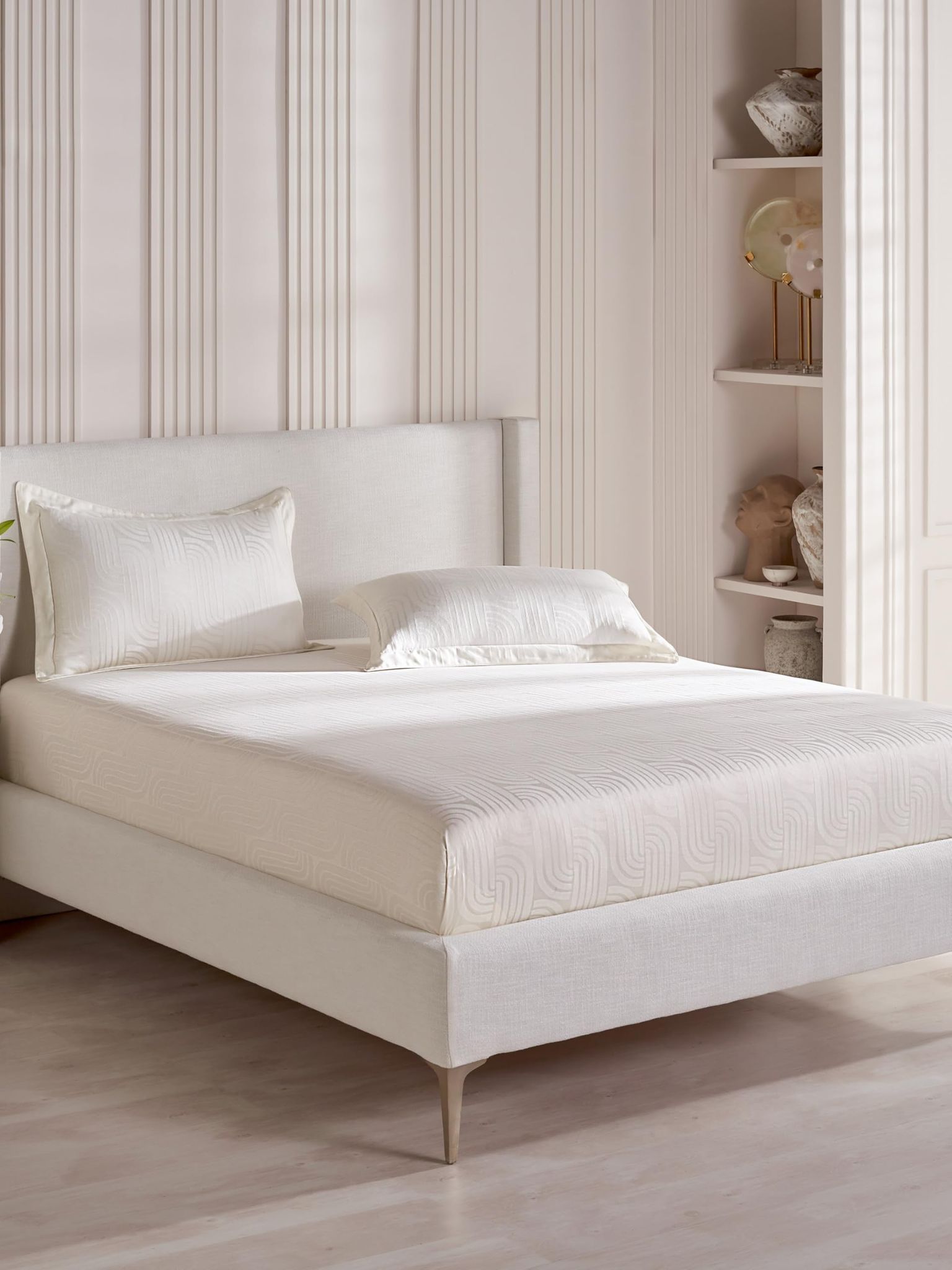 DDECOR - Jacquard Collection 100% Cotton Contemporary Pattern 300TC Super King |274 CM X 274 CM| White