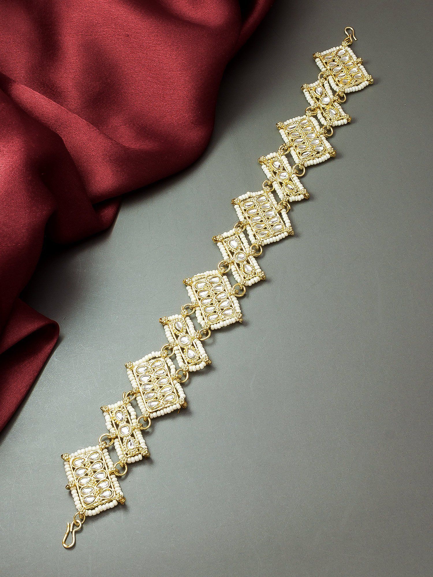 Morison Double-Layered Bridal Mangtikka A Unique Statement Piece