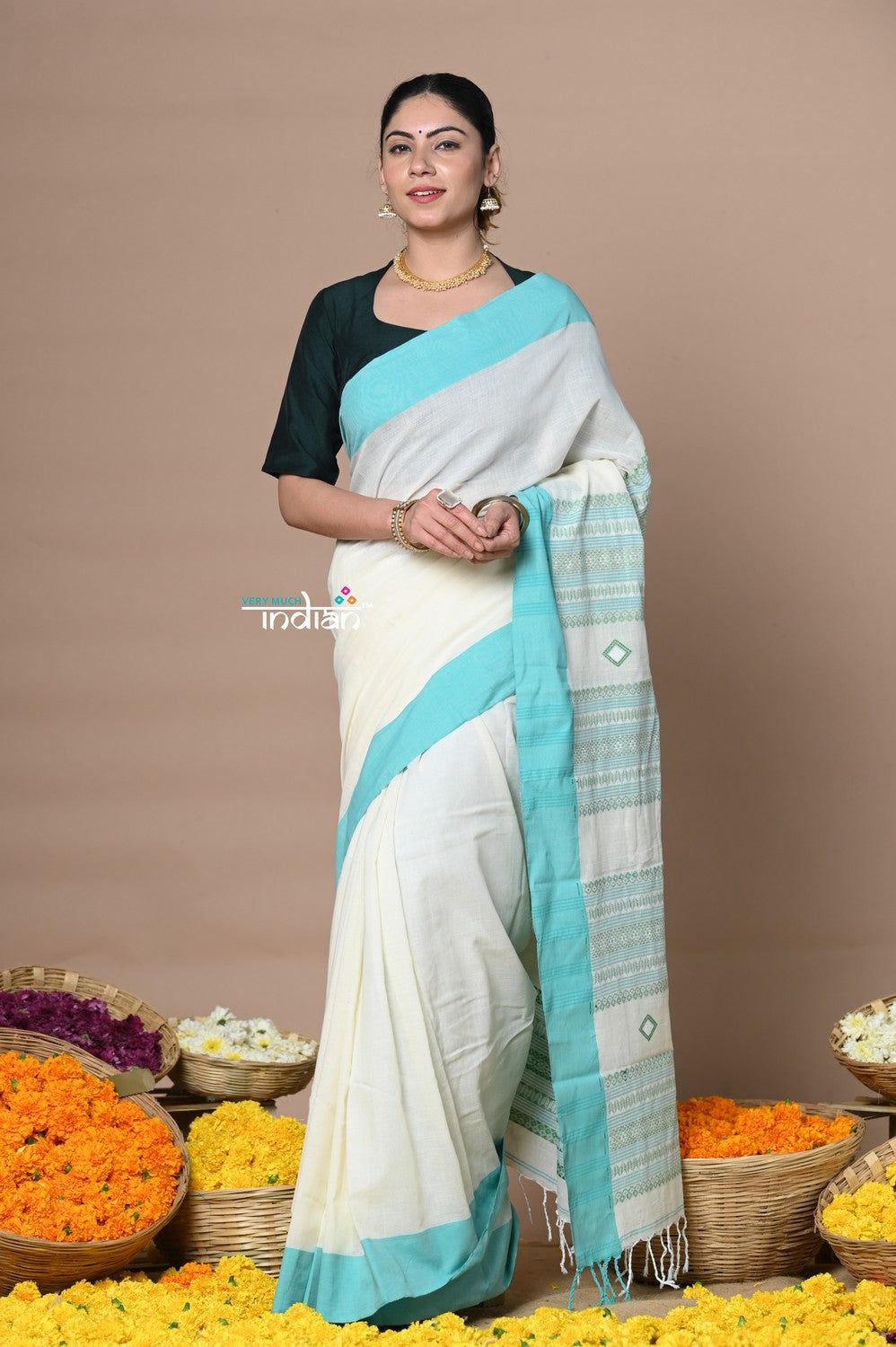 Rajsi ~ Handloom Pure Cotton Saree with Classic Border and Pallu~White