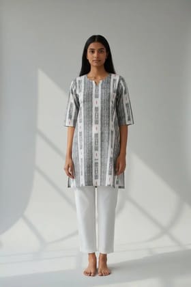 Handwoven Sambalpuri Cotton Kurti in Grey and White Bandhakala Ikat Handwoven Sambalpuri Cotton Kurti in Grey and White Bandhakala Ikat