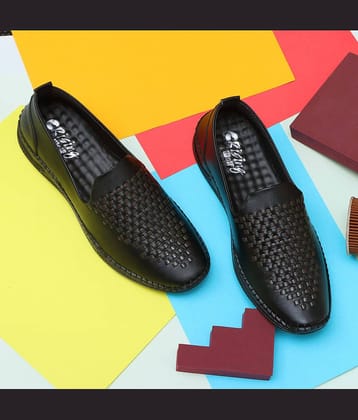 Rising Wolf Black Men's Slip on