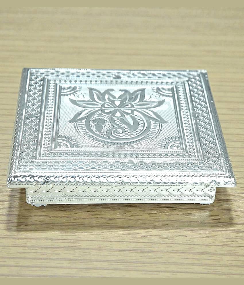Sigaram Chowki 1 Silver Plated Chowki ( Pack of 1 )