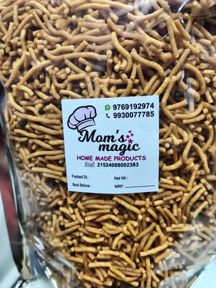 Mom's Magic Tikhat Shev Spicy Besan Sev Namkeen 250g | Crunchy Hot Red Chilli Garlic Flavor Snack Mom's Magic Tikhat Shev Spicy Besan Sev Namkeen 250g | Crunchy Hot Red Chilli Garlic Flavor Snack
