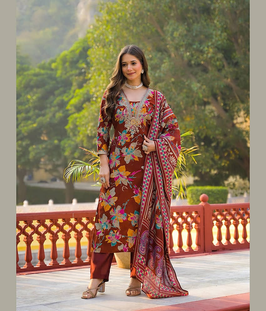 Vaamsi Women Viscose Self Design Straight Kurti With Pants ( Brown )