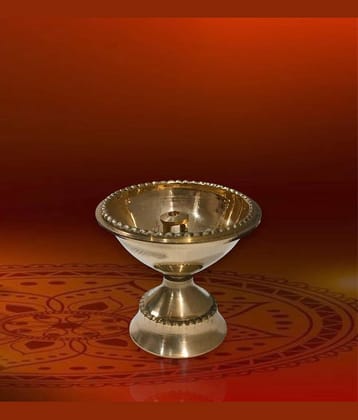 Spherulemuster Brass Table Diya - Pack of 1